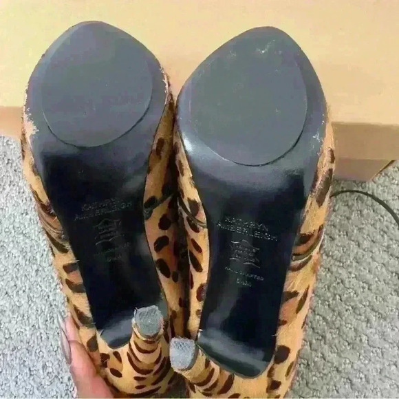 Kathryn Amberleigh leopard ankle boot size 8.5 in great condition whit box - Picture 2 of 7